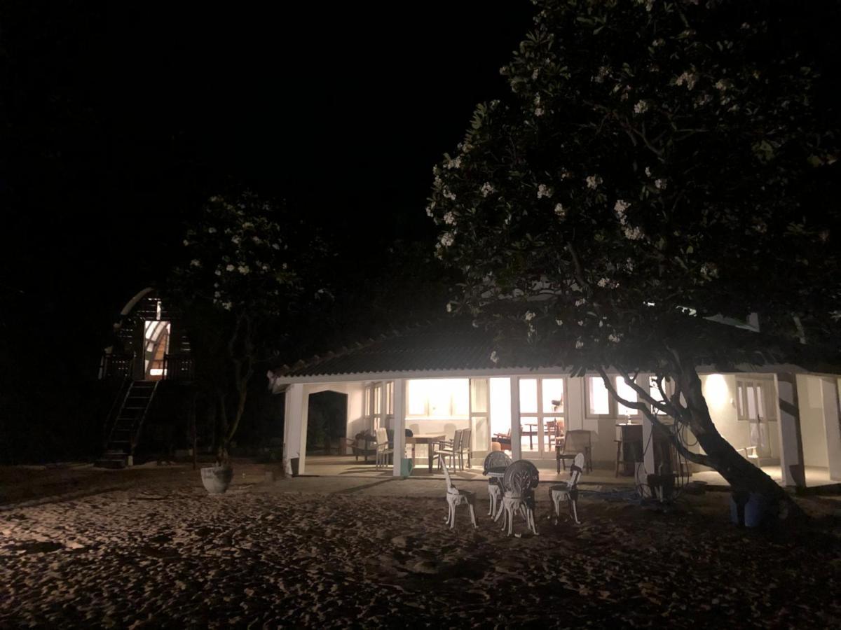 Moon Isle Beach Bungalow Nilaveli Exteriör bild