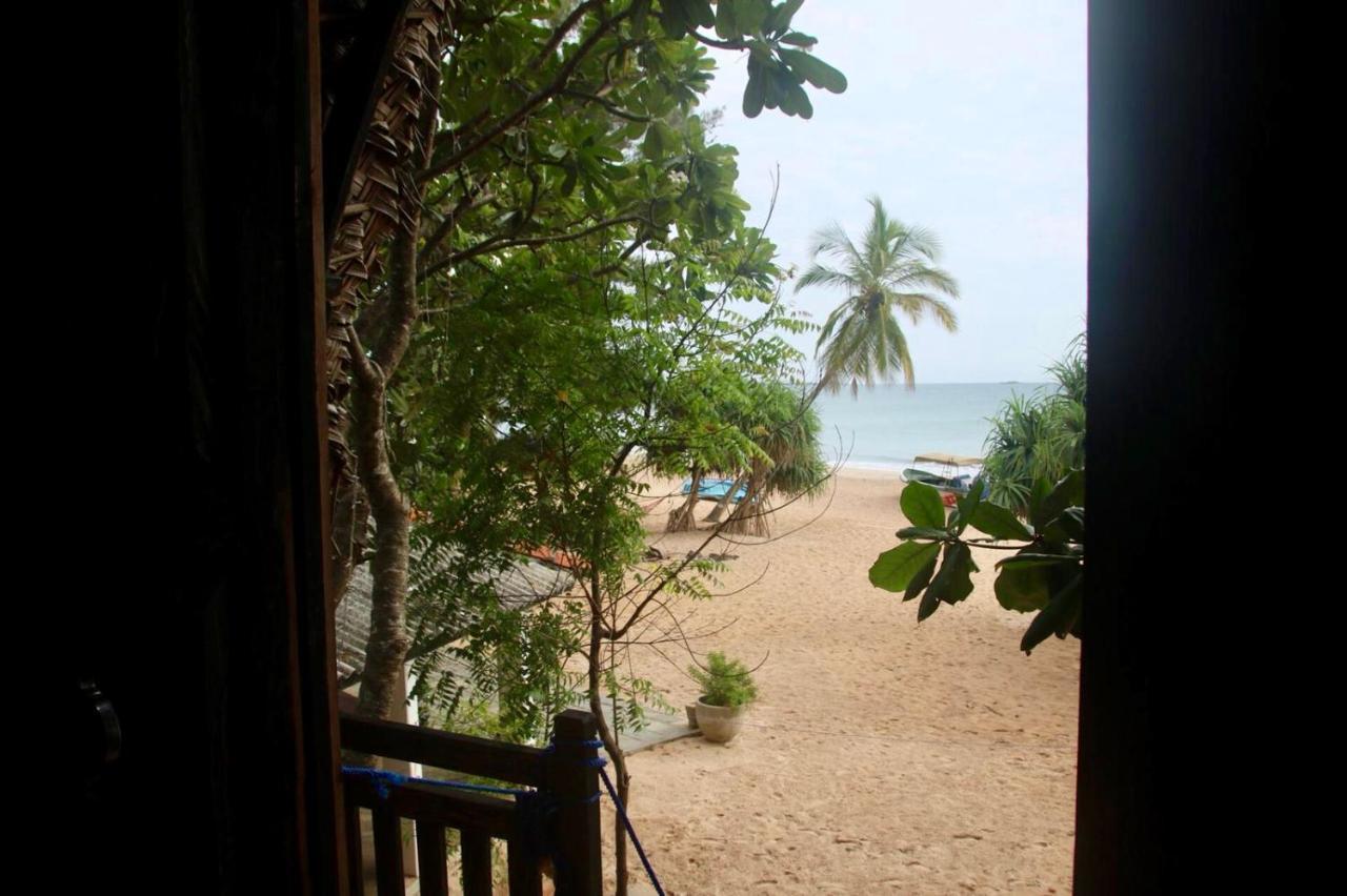 Moon Isle Beach Bungalow Nilaveli Exteriör bild