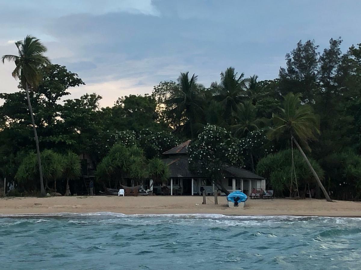 Moon Isle Beach Bungalow Nilaveli Exteriör bild