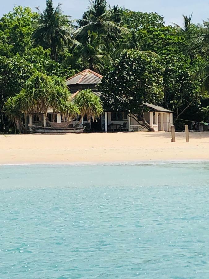 Moon Isle Beach Bungalow Nilaveli Exteriör bild