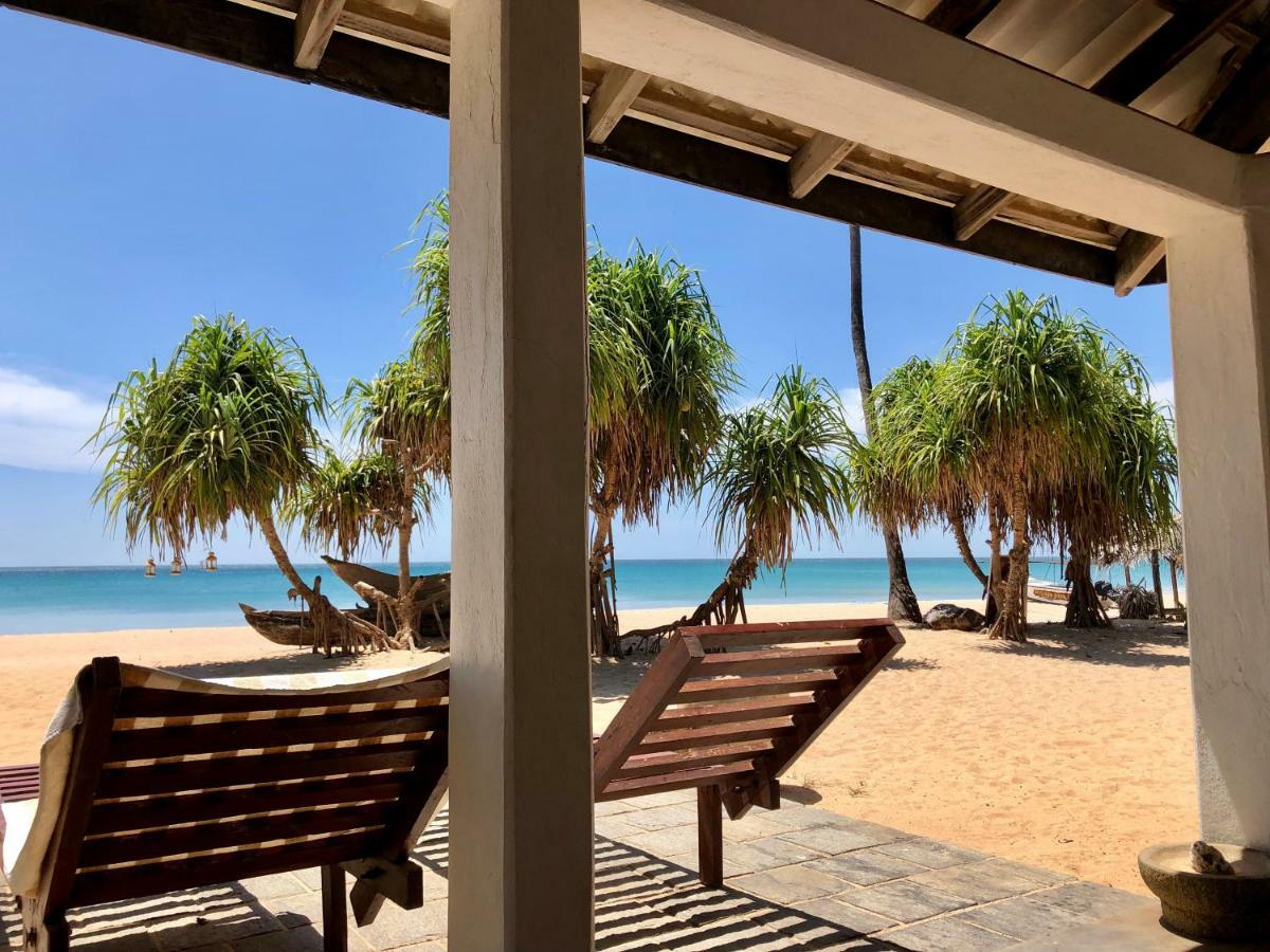 Moon Isle Beach Bungalow Nilaveli Exteriör bild